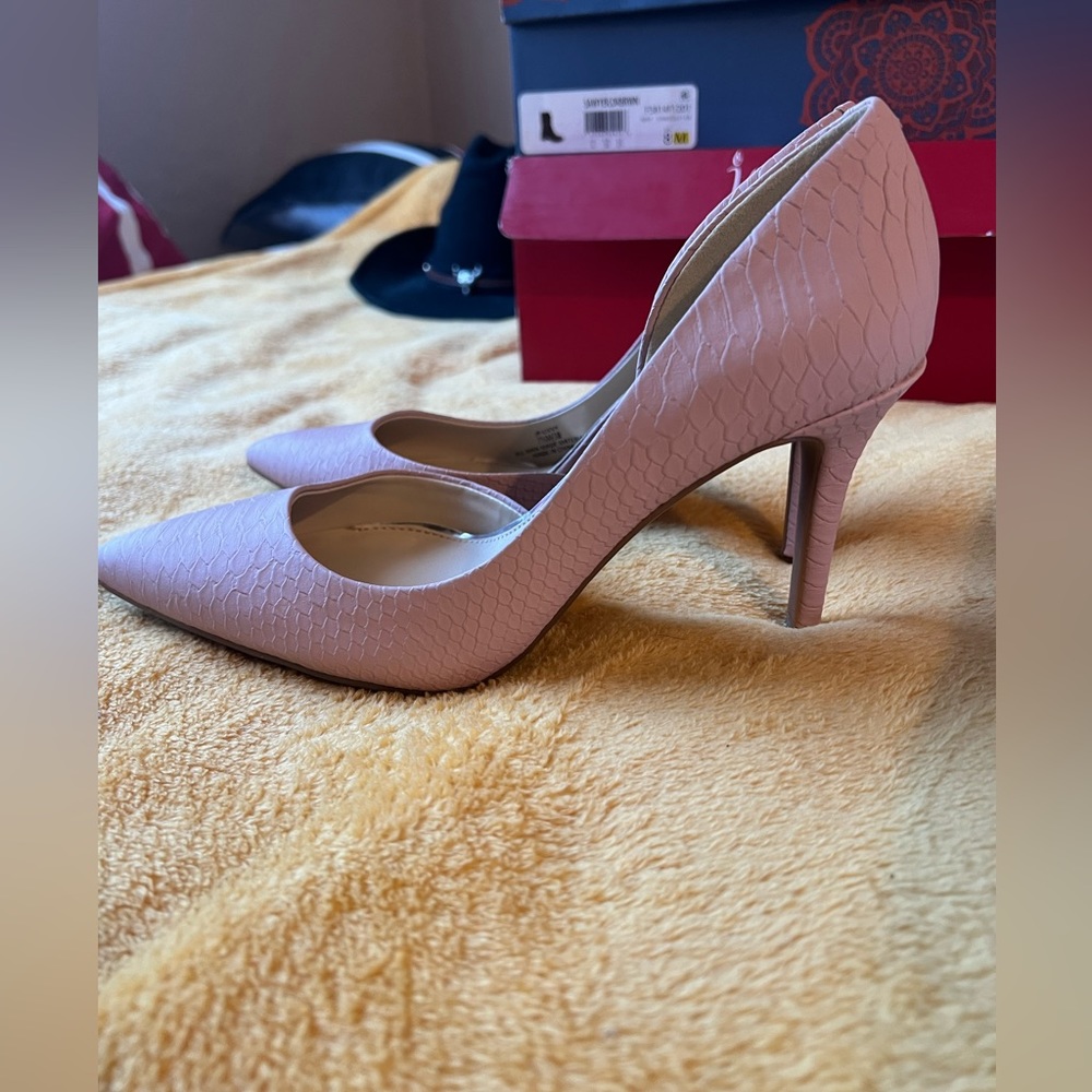 Jessica Simpson 4 in Pink Pumps! New